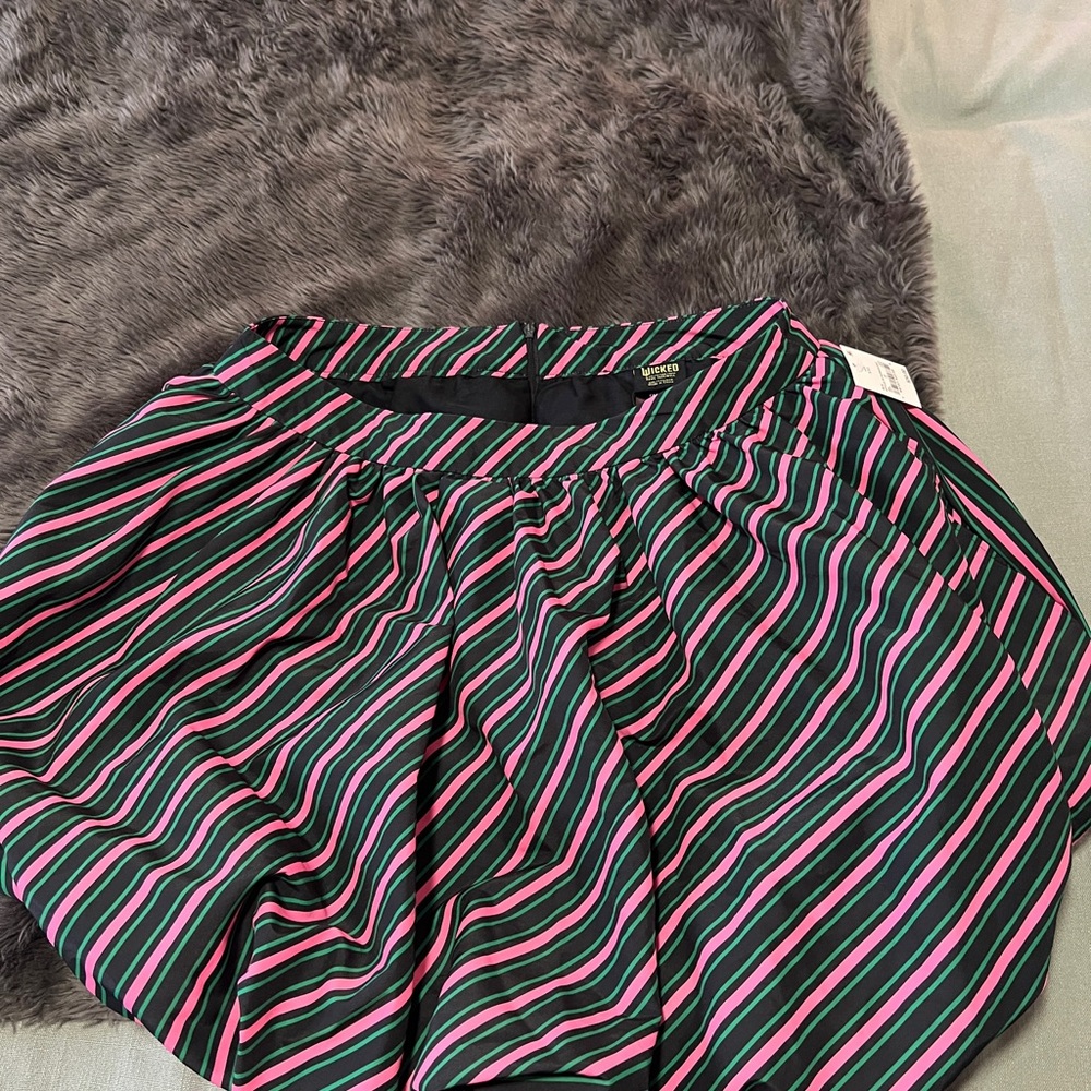 Chic Striped Mini Skirt in Black and Pink